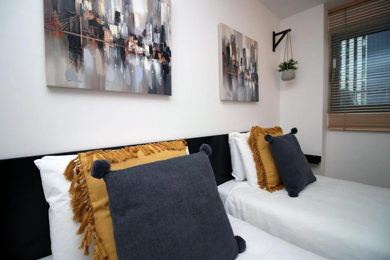Apartment Westgate Heights By Staybc Cardiff